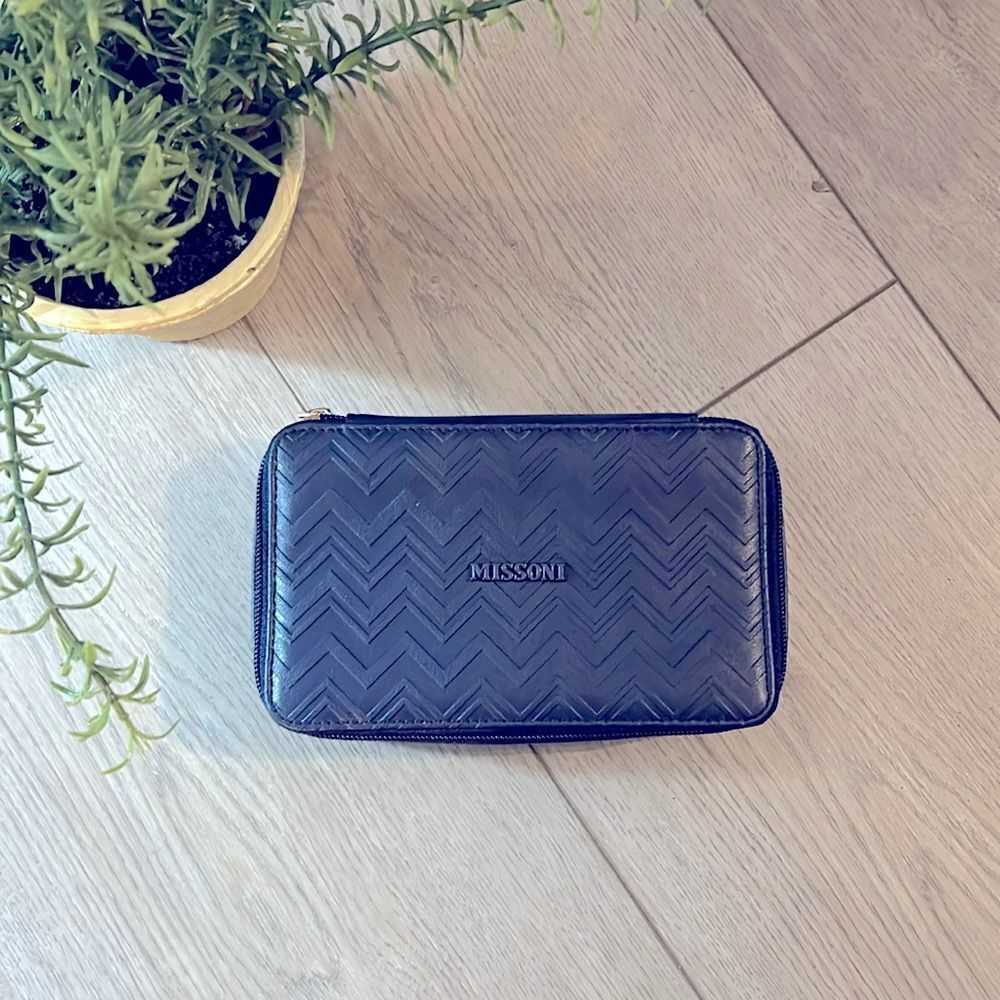 MISSONI VEGAN LEATHER SMALL TRAVEL CASE DELTA LINE EXCELLENT CONDITION!